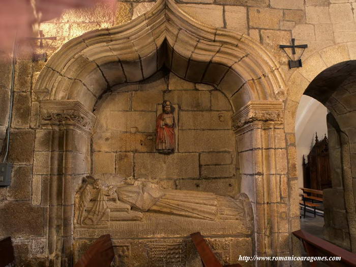 ARCOSOLIO Y TUMBA DE JUAN MARIÑO DE SOTOMAYOR